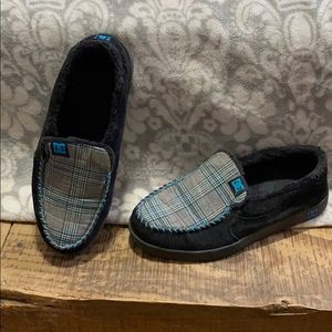 DC women’s slip ons